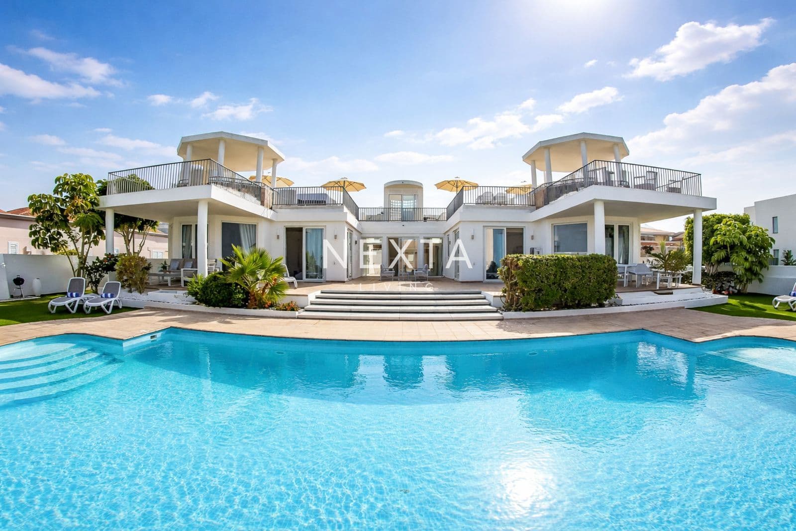 Luxury boutique villa with established business in Playa Paraíso