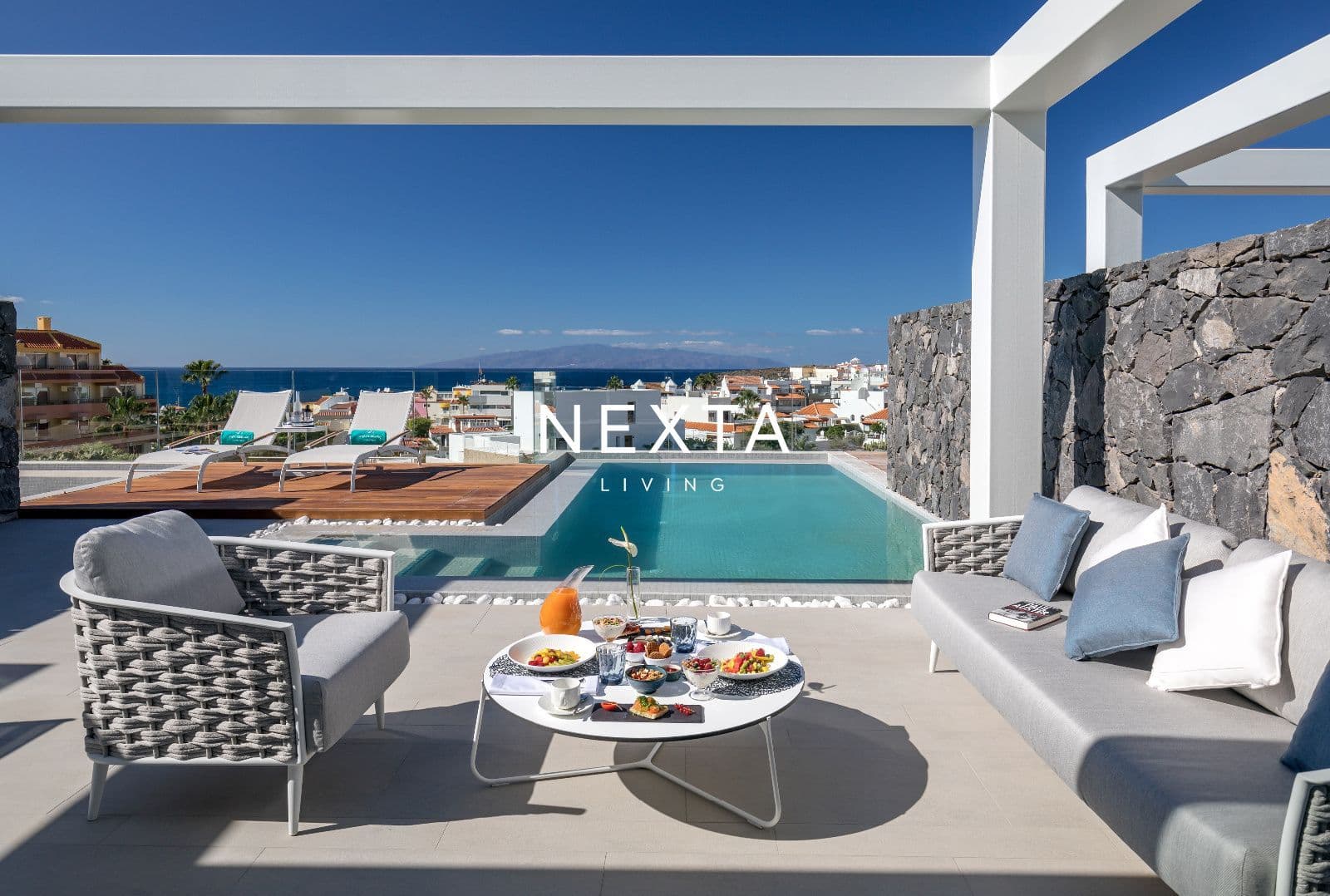 Apartment with Private Pool at Corales Suites